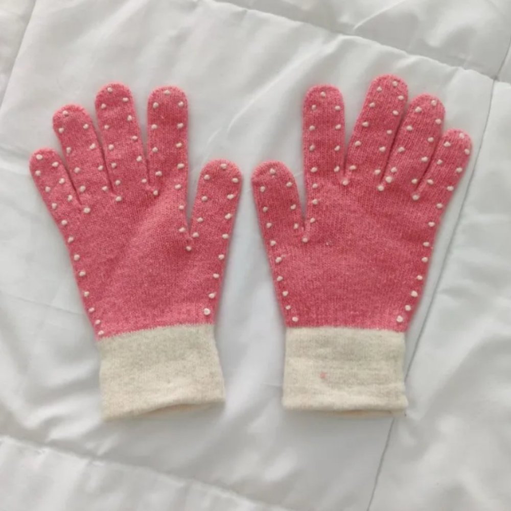 Pink winter gloves